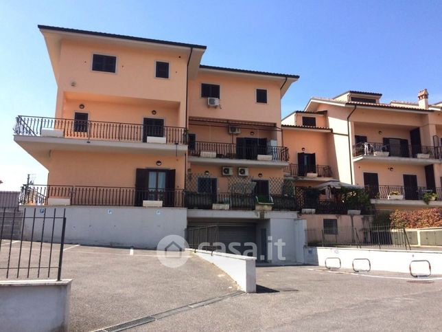 Appartamento in residenziale in Via Palombarese 9