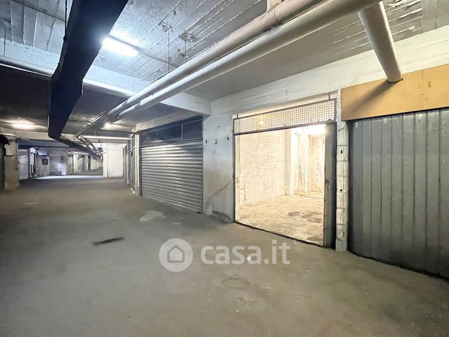 Garage/posto auto in residenziale in Via del Bosco degli Arvali 16