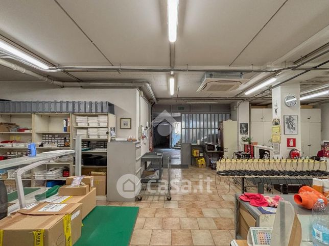 Capannone in commerciale in Via Dante 154