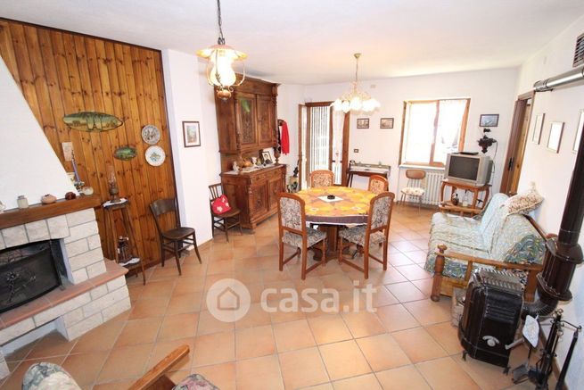 Casa indipendente in residenziale in Via Comba 49