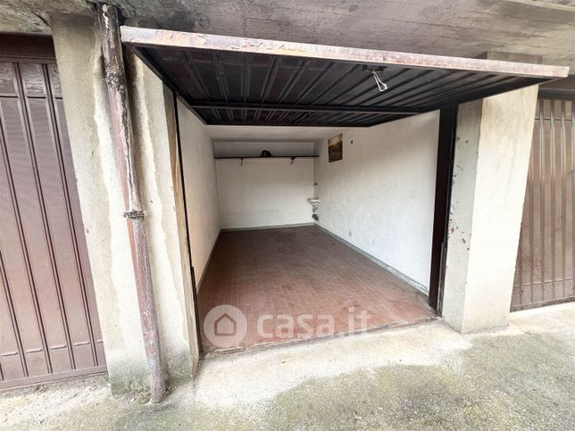 Garage/posto auto in residenziale in Via Padergnone 10