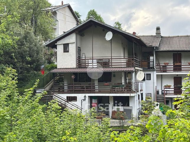 Casa bi/trifamiliare in residenziale in Borgata Ughettera