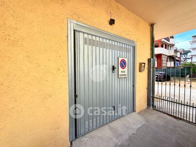 Box/posto auto in residenziale in Via Enrico de Nicola 404