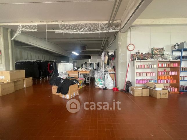 Capannone in commerciale in 