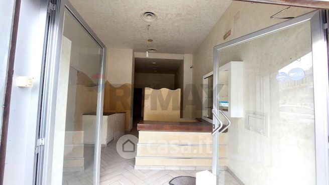 Ufficio in commerciale in Via Ferrante Imparato 209