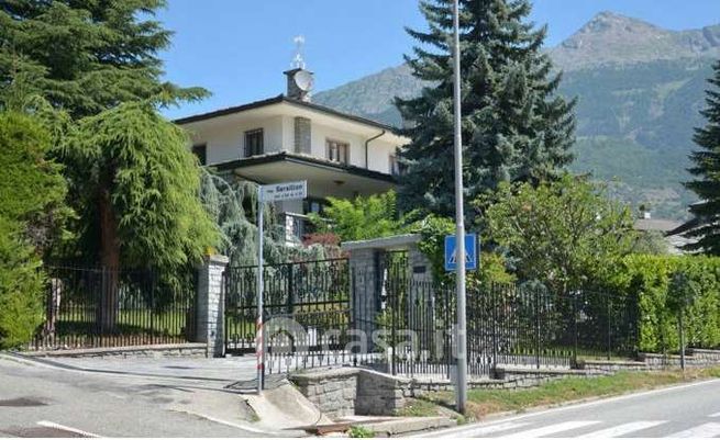 Villa in residenziale in Regione Le Saraillon 31