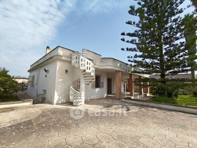 Villa in residenziale in Via F.Fellini 32
