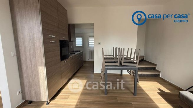 Casa bi/trifamiliare in residenziale in Via Adige 5