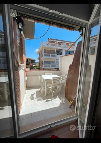 Appartamento in residenziale in Lungomare degli Ardeatini 522