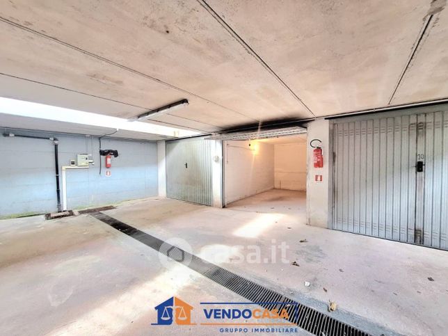 Box/posto auto in residenziale in Via Milano