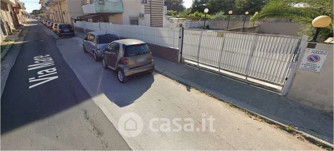 Box/posto auto in residenziale in Via Mare 2