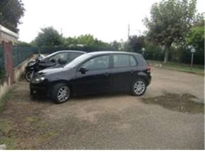 Box/posto auto in residenziale in Via Ungheria