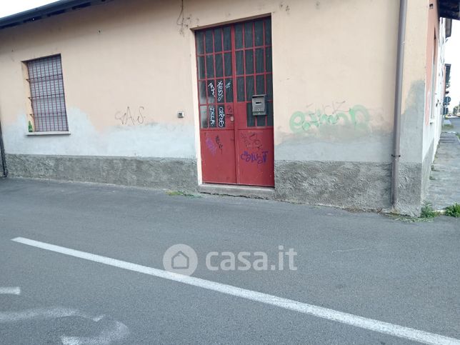 Capannone in commerciale in Via G. Leopardi 1