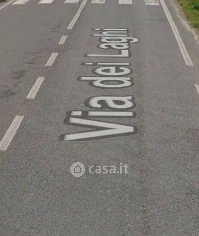 Capannone in commerciale in Via dei Laghi