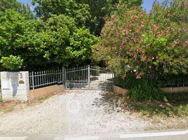 Villa in residenziale in Via Cesare Battisti 46A