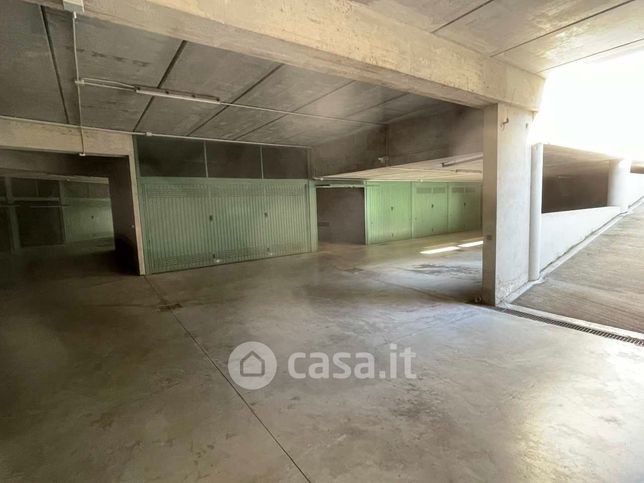 Box/posto auto in residenziale in Via Tripoli 16