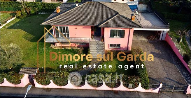 Appartamento in residenziale in Via Momangione
