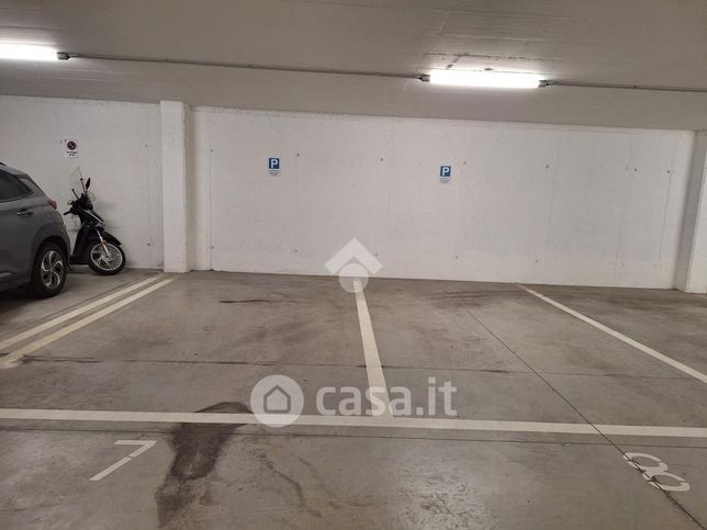 Box/posto auto in residenziale in Via dei Carpani 1