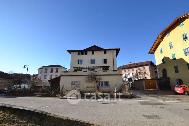 Appartamento in residenziale in Via Villa 4