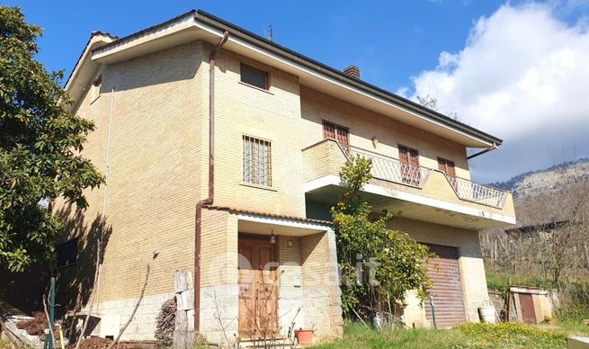 Villa in residenziale in Via Colli 33