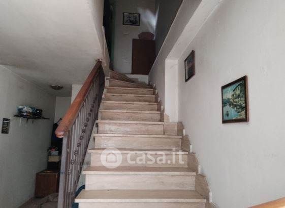 Casa bi/trifamiliare in residenziale in 
