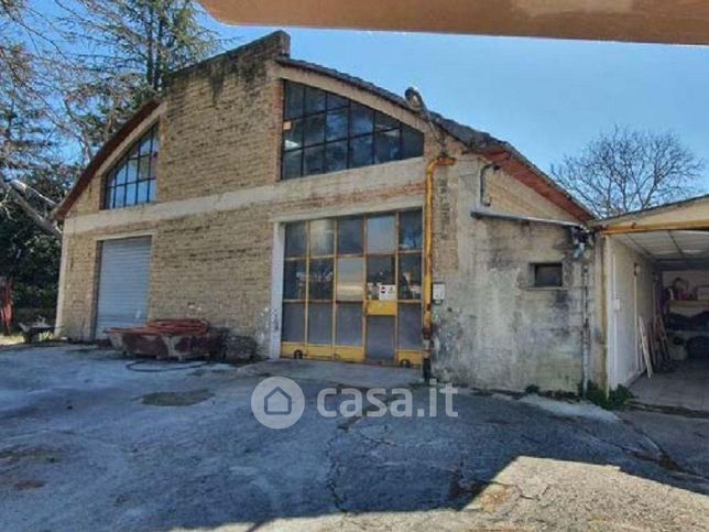 Capannone in commerciale in Via Bonfigli