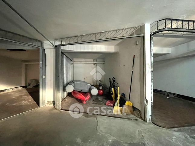 Box/posto auto in residenziale in Via Amerigo Vespucci 100