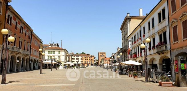 Appartamento in residenziale in Piazza Erminio Ferretto