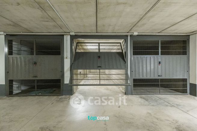 Box/posto auto in residenziale in Via Stefano Bonsignori 7