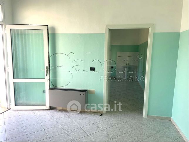 Ufficio in commerciale in 