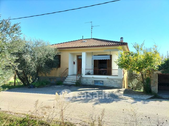 Casa indipendente in residenziale in Via degli Eroi