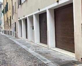 Box/posto auto in residenziale in Piazza Bertazzolo Gabriele 1