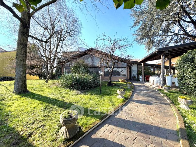 Attivitã /licenza (con o senza mura) in commerciale in 