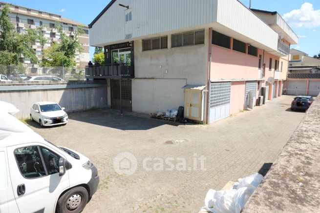 Capannone in commerciale in Via per Cesate 59