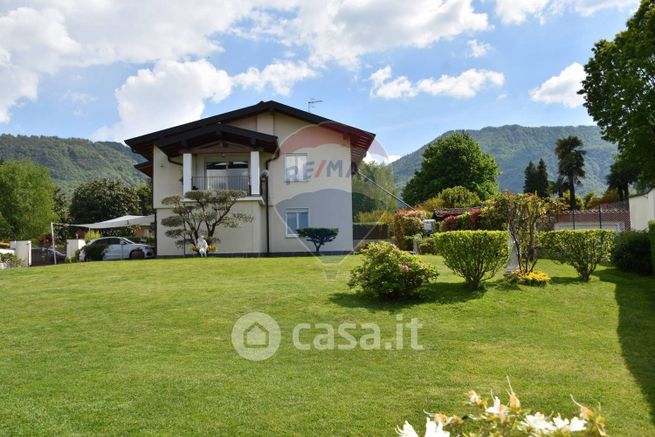 Villa in residenziale in 