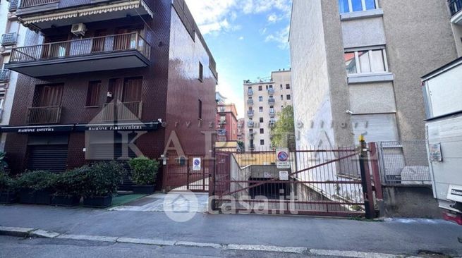 Box/posto auto in residenziale in Via Risorgimento 227