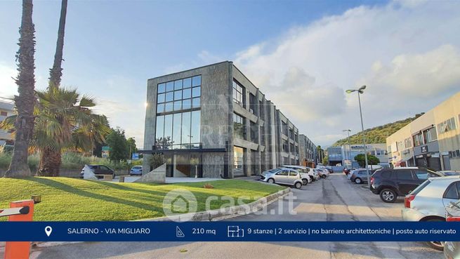Ufficio in commerciale in 