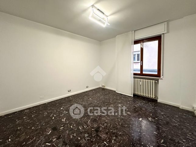 Ufficio in commerciale in Via Monte Ortigara 11