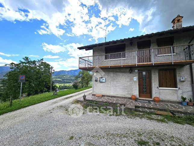 Casa bi/trifamiliare in residenziale in Via Cart 38