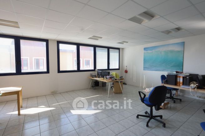 Ufficio in commerciale in Via Delfinato