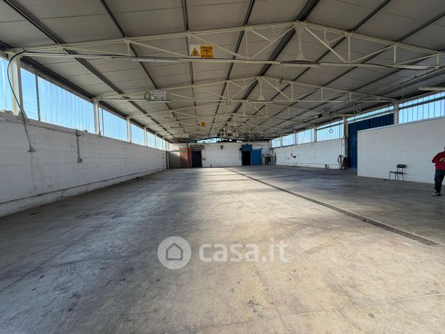 Capannone in commerciale in Via Nuova Lavorate 78