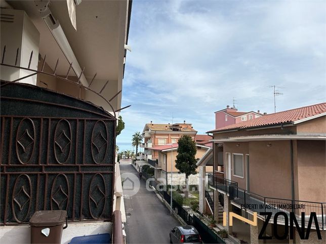 Appartamento in residenziale in Via Monti 13