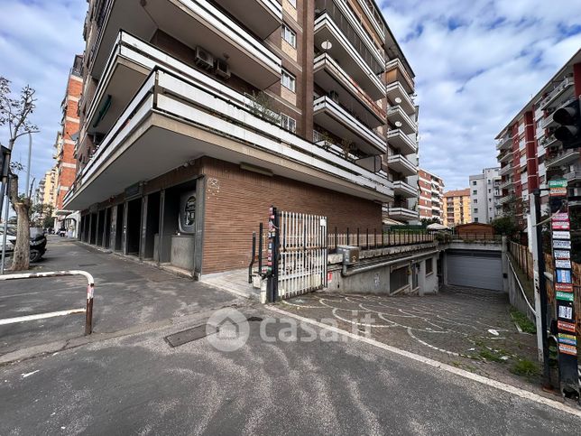 Garage/posto auto in residenziale in Largo Giulio Capitolino 18