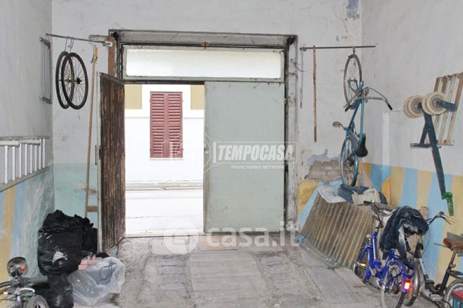Box/posto auto in residenziale in Via Mugnai