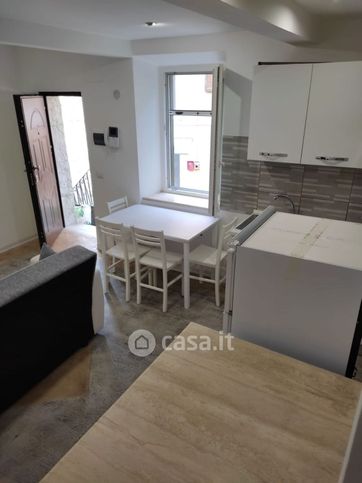 Casa indipendente in residenziale in Via Villanza