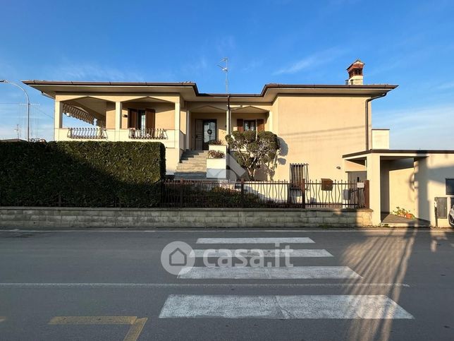 Villa in residenziale in Via Soncino 26