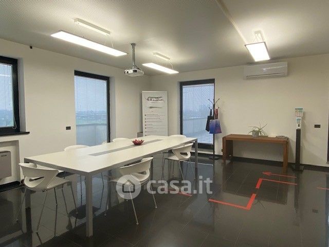 Ufficio in commerciale in Strada Baganzola