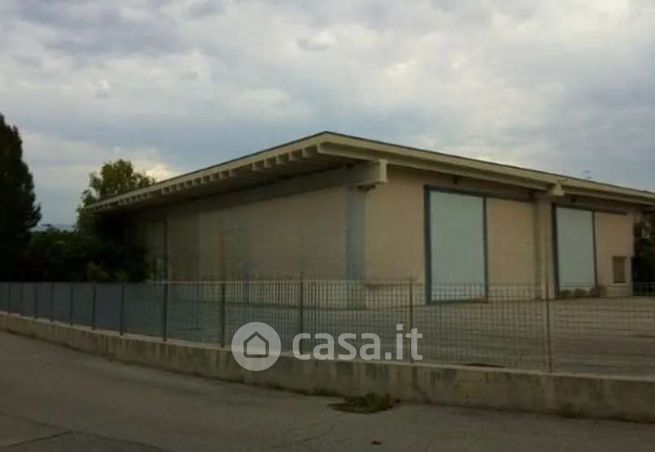 Ufficio in commerciale in Via Italia