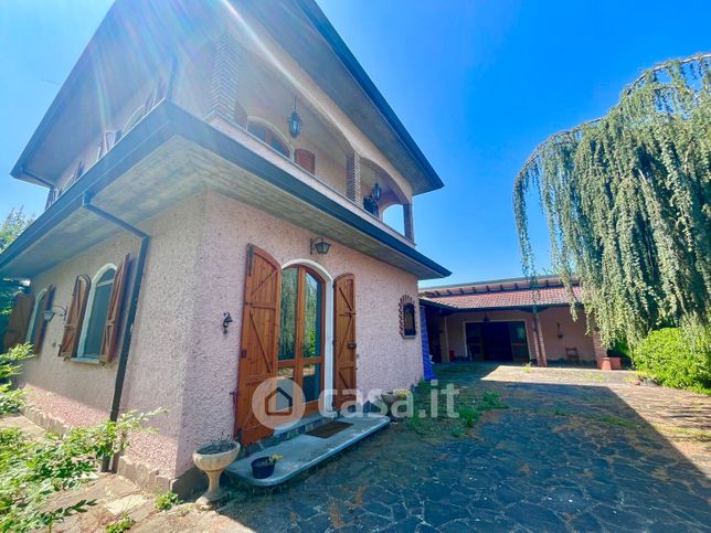 Casa indipendente in residenziale in 