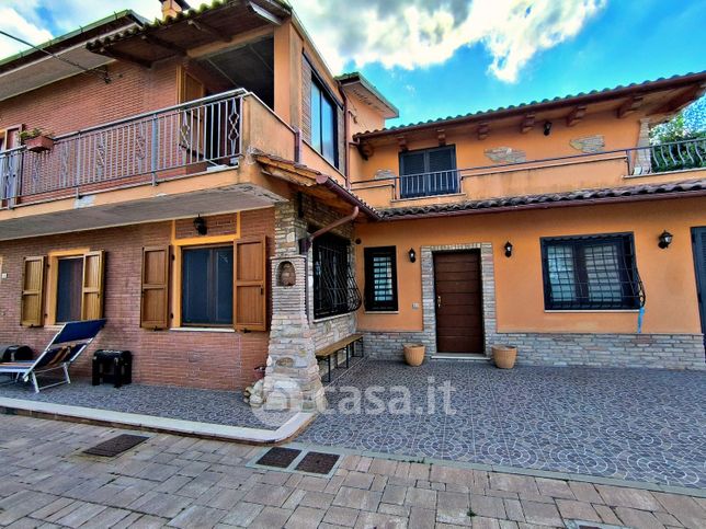 Casa indipendente in residenziale in Via Roma
